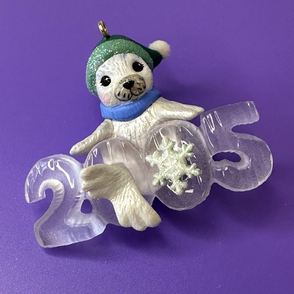 Hallmark Cool Decade 2005 Seal Polar Animal Figurines Dated Discontinued - Picture 1 of 4